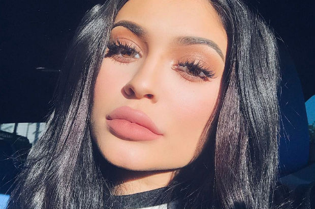 Kylie Jenners Makeup Blushes Are Angering Fans Celebuzz