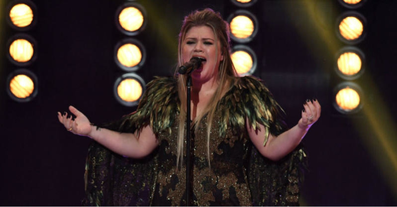 Kelly Clarkson Schedules Work Around Taking Her Kids to School